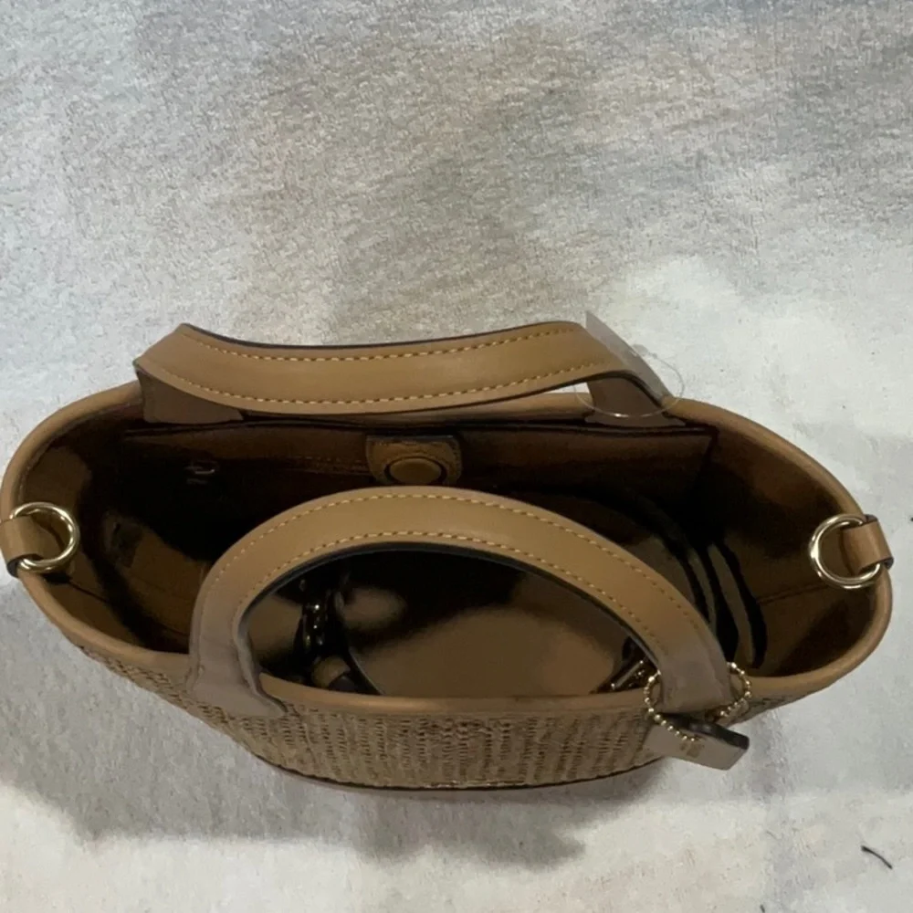 NWOT..Coach Hanna Bucket Bag - Picture 2 of 3